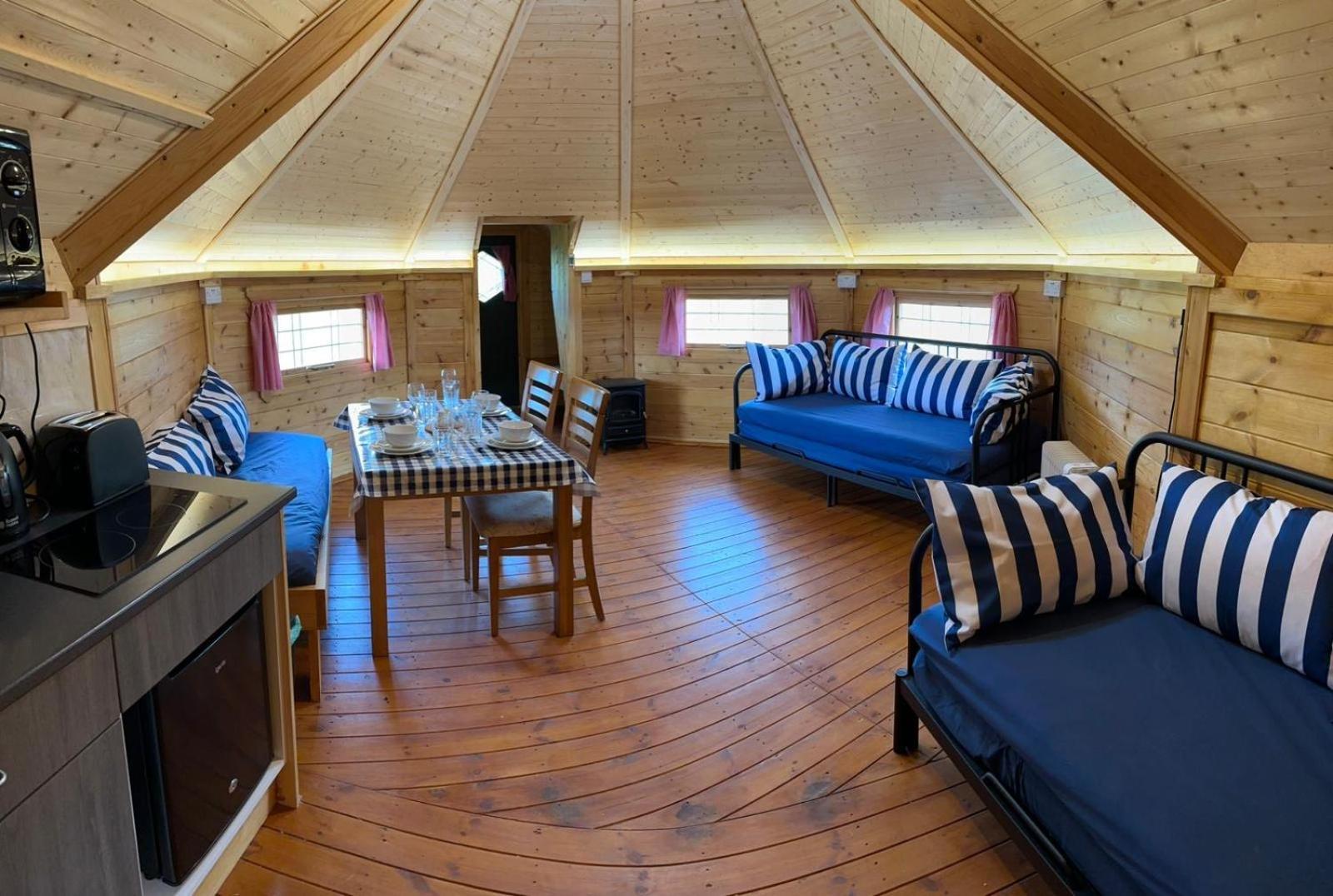 Holly Tree Glamping Cabins Wigglesworth Exterior photo