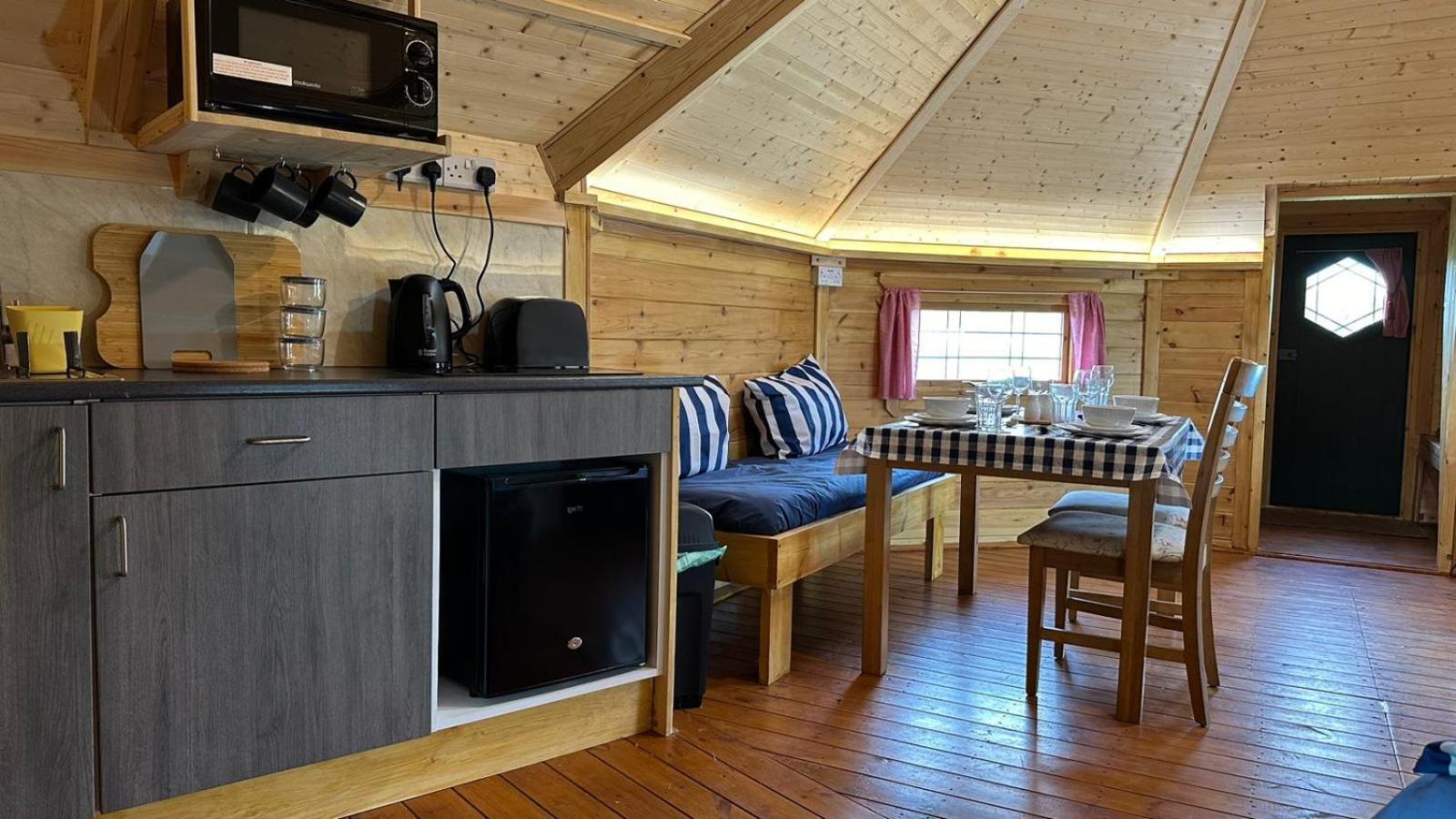 Holly Tree Glamping Cabins Wigglesworth Exterior photo