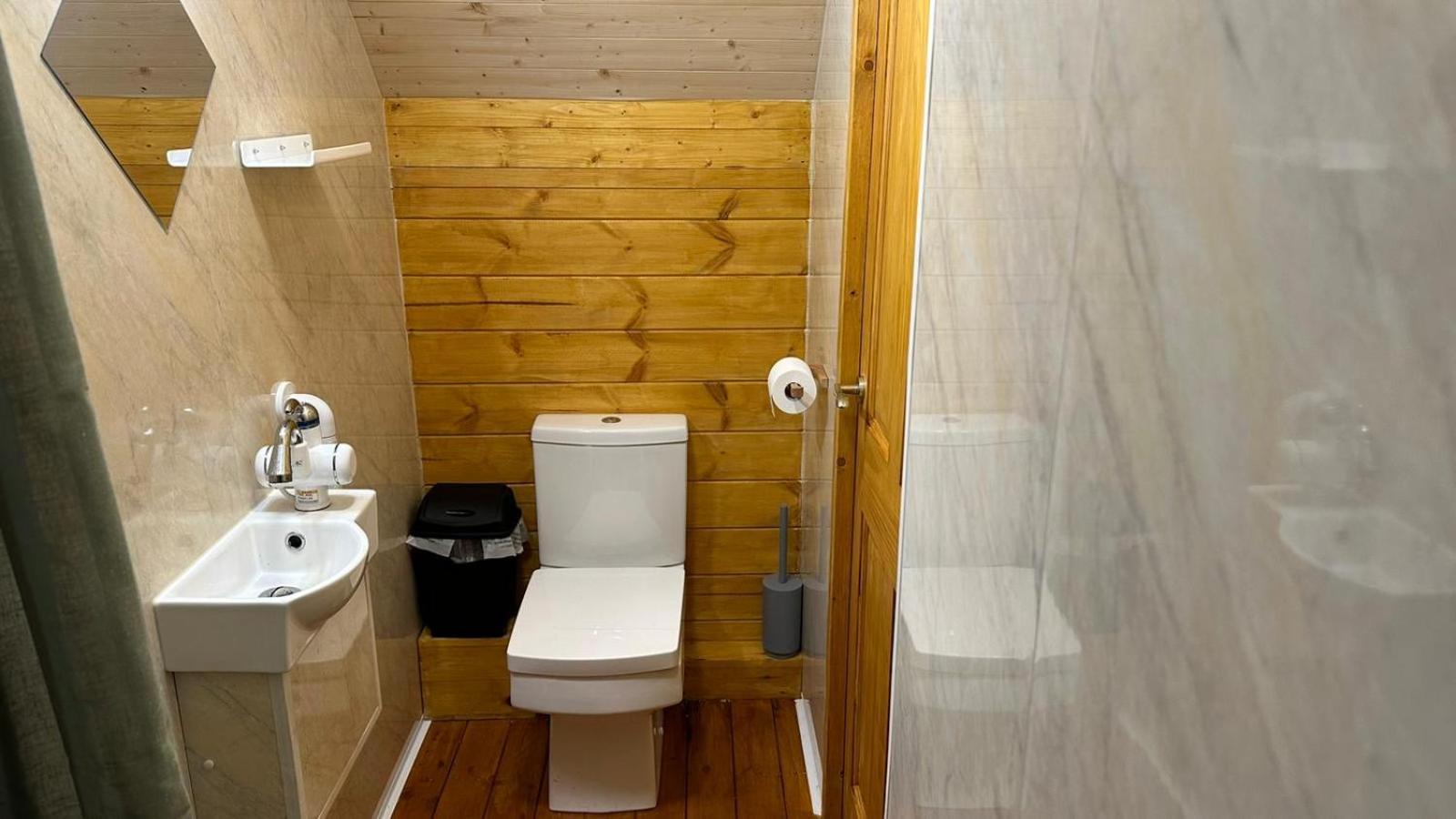 Holly Tree Glamping Cabins Wigglesworth Exterior photo